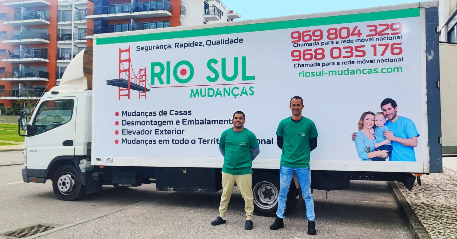 equipa da riosul mudanças ao pé do camião